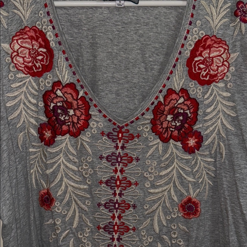 Johnny Was Los Angeles Tee Shirt V-Neck Embroidered Top XL - Picture 3 of 6